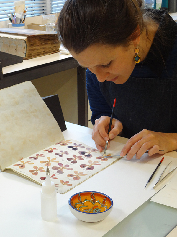 MA Conservation alumna Sarai Vardi at work