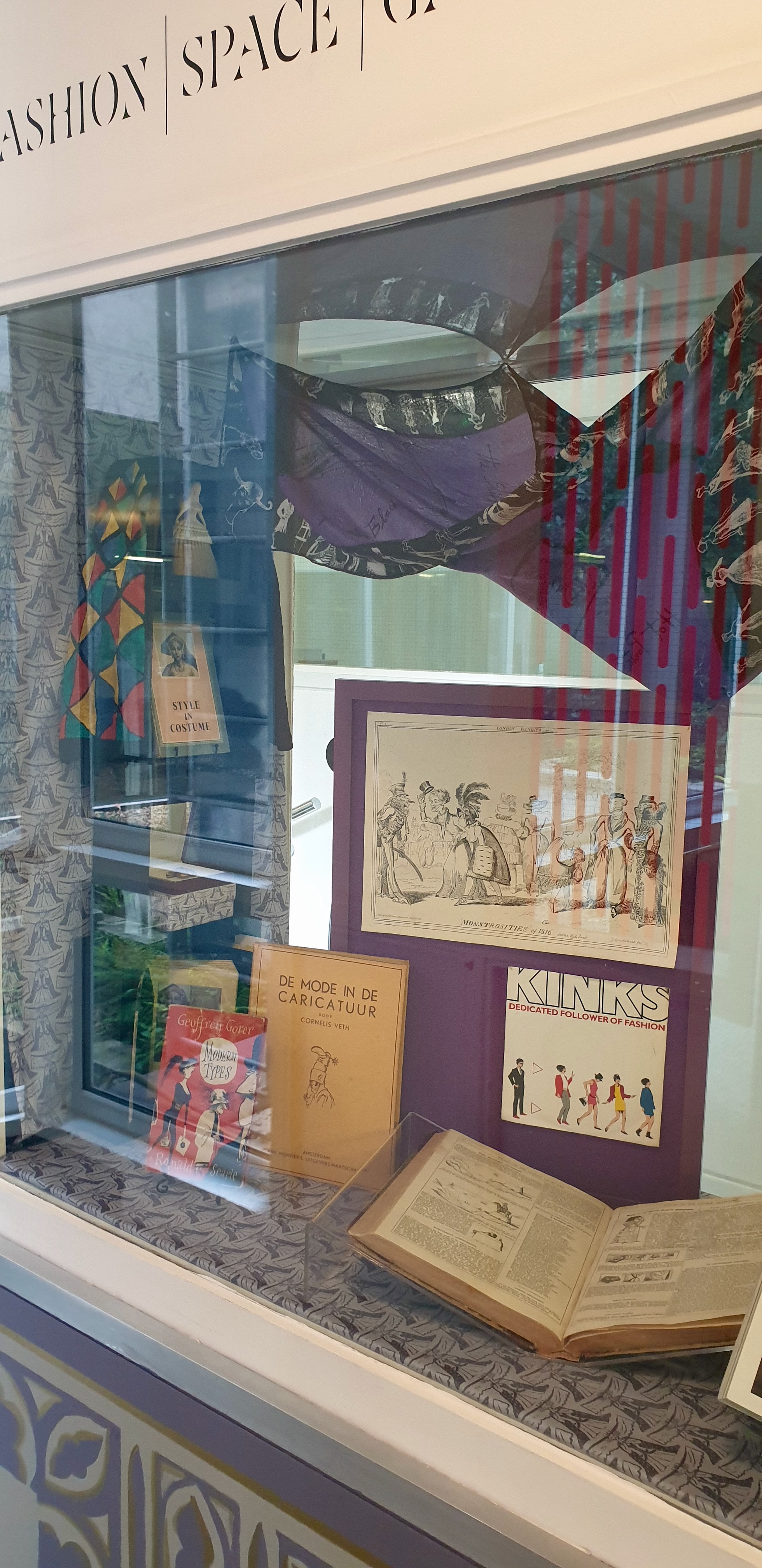Display of exhibition in vitrine