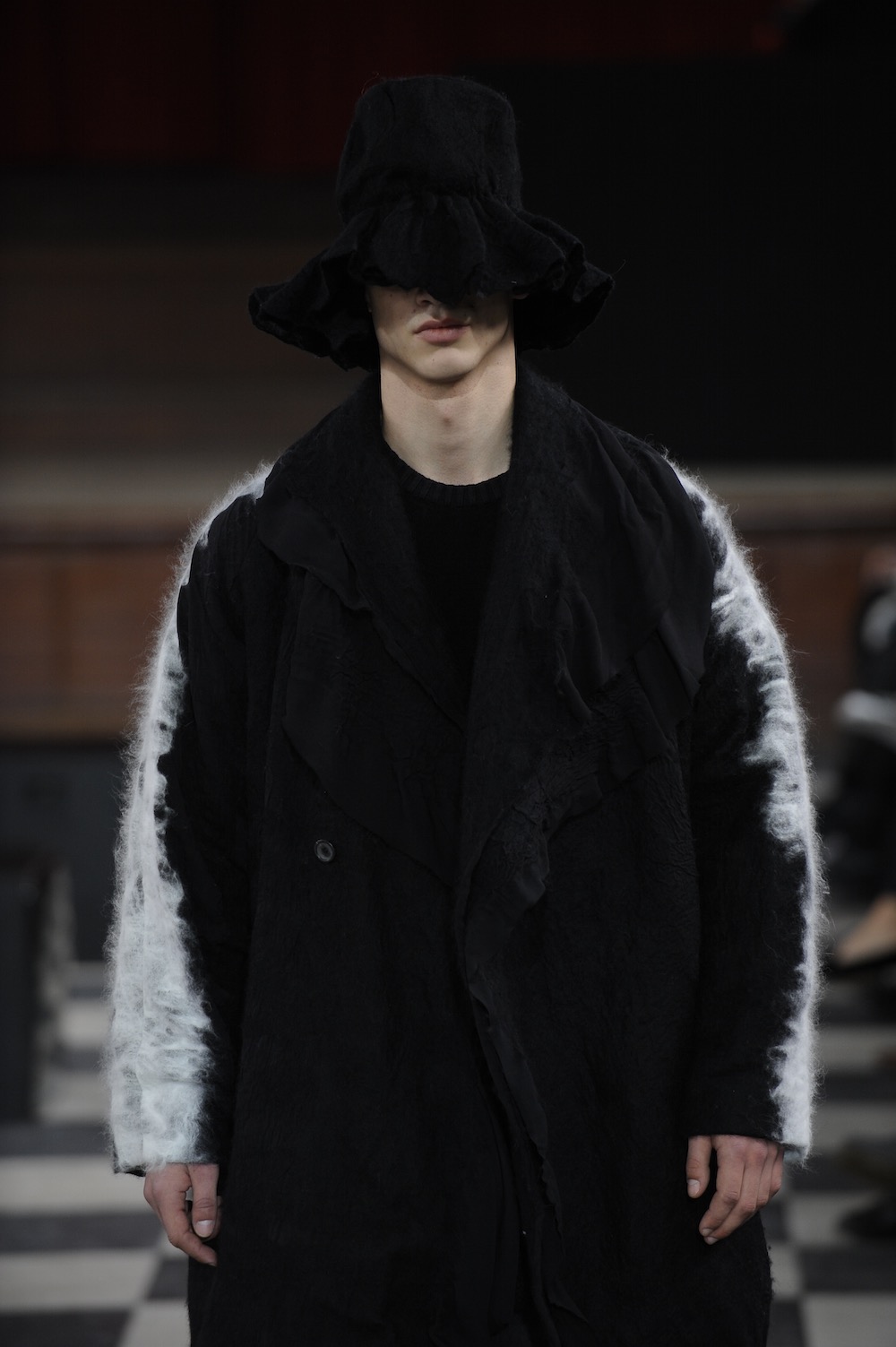 Ming Lai Lee at LCFMA18 Menswear. Shot by Roger Dean.