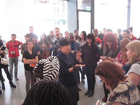 Ellen Gallagher talking to Chelsea students at Hauser & Wirth. Image courtesy of Jeff Dennis, lecturer on Fine Art.