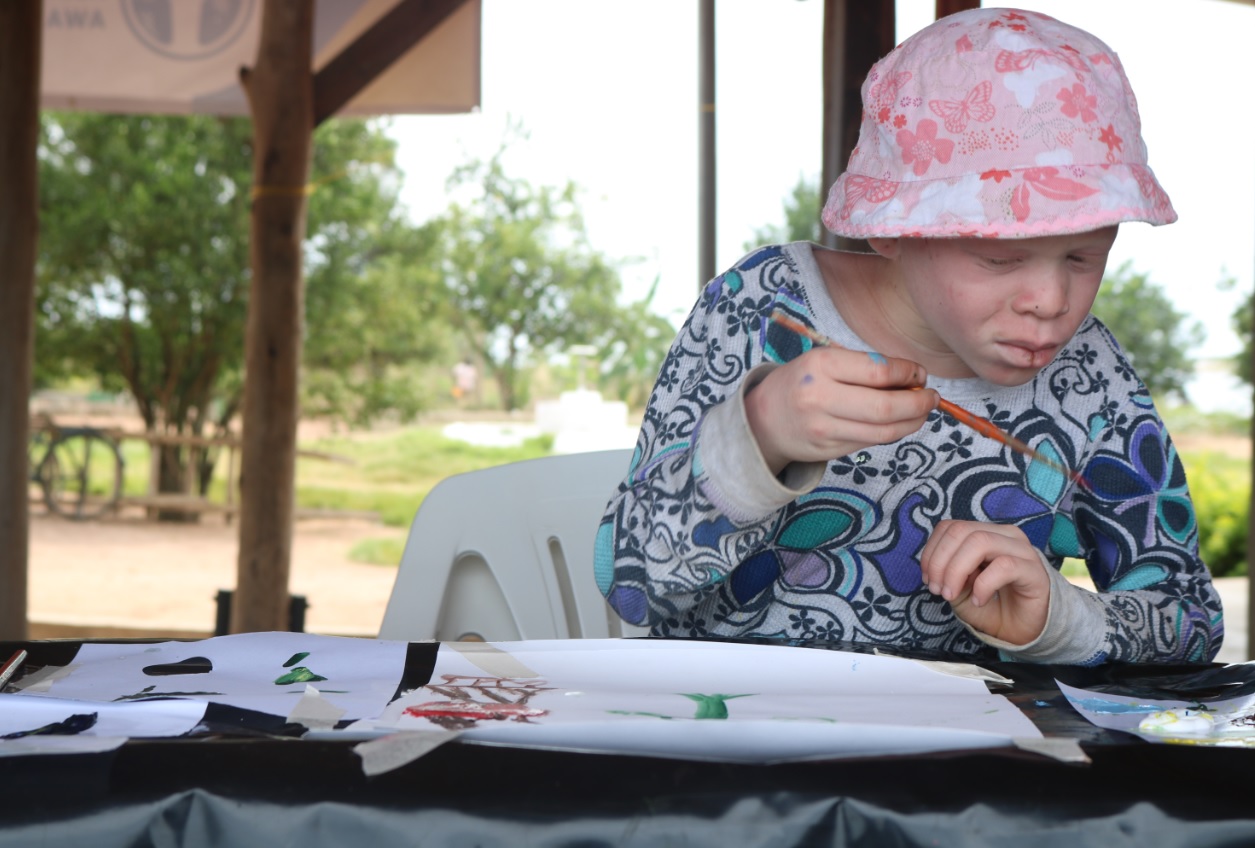 Fatina participates in Annie-Marie's workshop in Tanzania