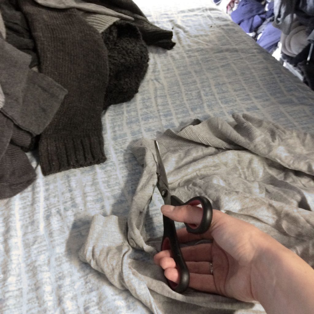 Removing 'Non Textiles' from Unwanted Knitwear (Buttons/Zips)