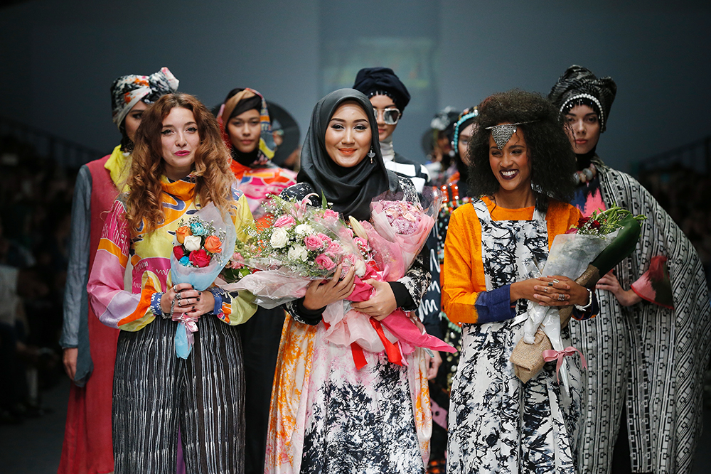 OCTOBER 26: Designers walk the runway of London College of Fashion Residential Program featuring Spring Summer 2016 during the Jakarta Fashion Week 2016 in Senayan City, Jakarta. Photo credit: Femina Group / Dennie Ramon