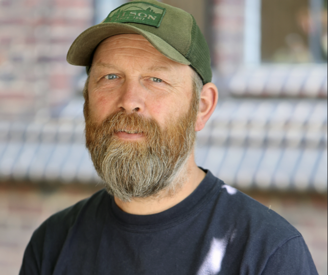 Christopher  Roberts