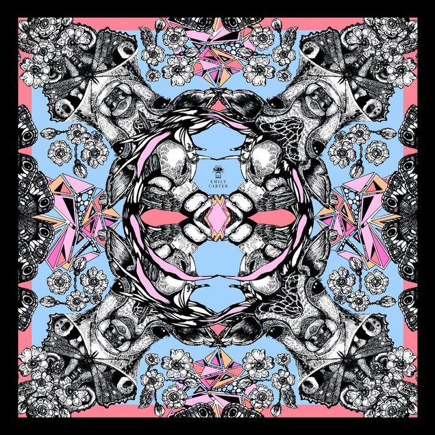 T H E R O E D E E R S C A R F