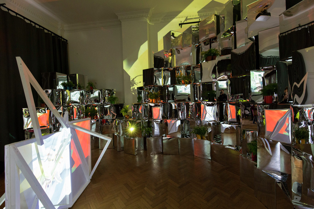 Installation at the RHS Urban Garden Show 2016 Photo © RHS/Julian Weigall . Previous image Aimee Reilly poses with the installation, photo © RHS/Luke MacGregor