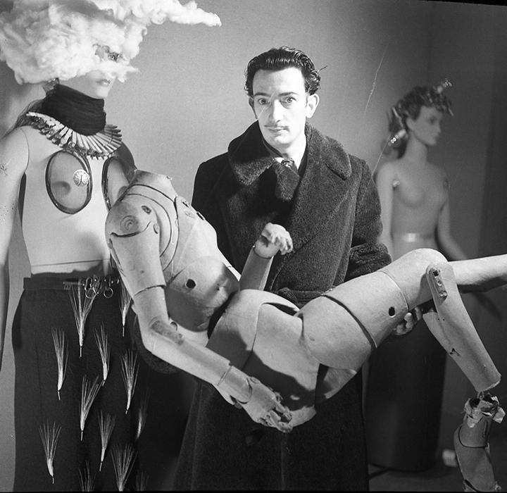 Salvador Dalí holding an artist’s lay figure (the chauffeur in the Taxi pluvieux), International Exhibition of Surrealism, Paris, 1938
