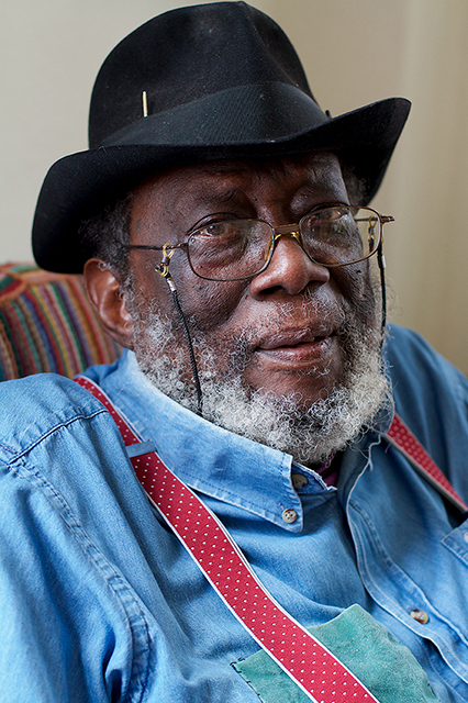 Frank Bowling at home © Gavin Freeborn.