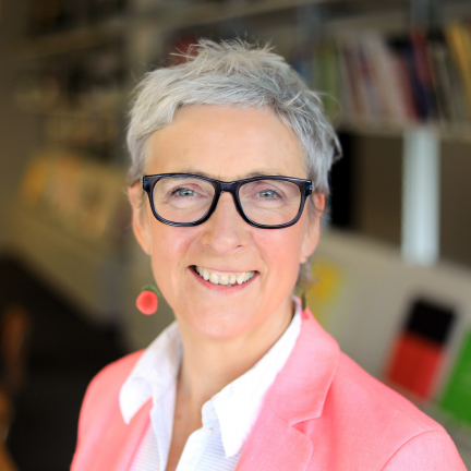 Portrait photgraph of Sarah Weir